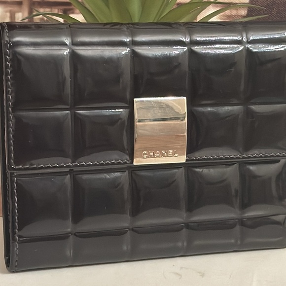 Authentic CHANNEL Bifold wallet..Nice pice In good condition a stunning - Picture 13 of 15